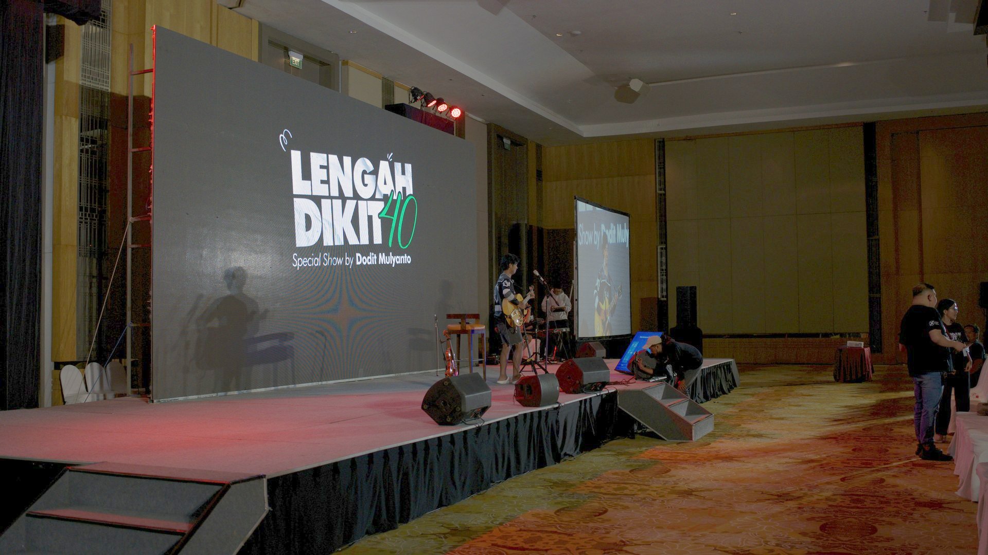 Panggung Lengah Dikit 40 sebelum acara dimulai di Malang
