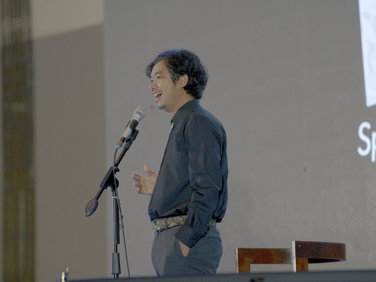 Dodit Mulyanto tertawa saat tampil di Malang